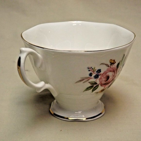 Royal Albert Bone China England Floral Pattern Tea Cup and Saucer - Picture 4 of 12